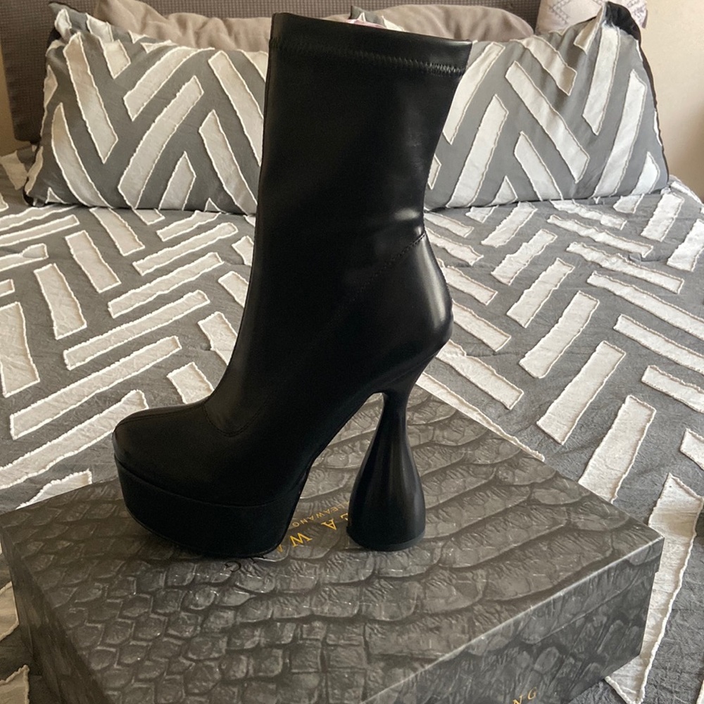 Black Bootie - Platform